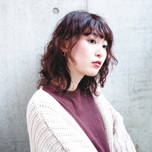 大人かわいいボルドーふわミディ
