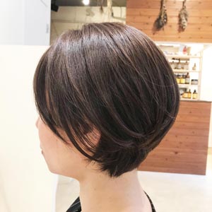 イルミナの深めアッシュを使ったショートスタイル