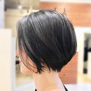 黒髪長め前髪ショートボブ